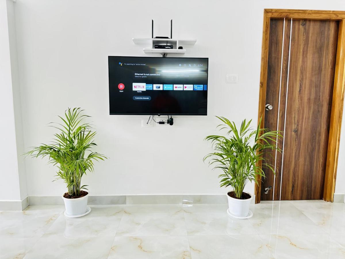Tirupati Homestay - Shilparamam - Luxury Ac Apartments By Stayflexi - Fast Wifi, Kitchen, Android Tv - Walk To Ps4 Pure Veg Restaurant - Easy Access To Airport, Railway Station And To All Temples Ngoại thất bức ảnh